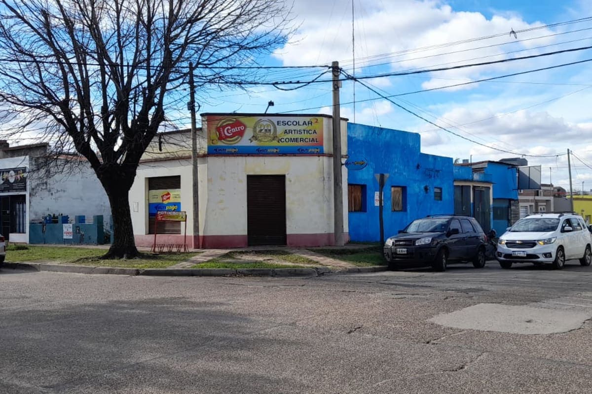 Gran Oportunidad de inversión!!Propiedad en Esquina Estratégica con Local y Gran Potencial de Desarrollo. Barrio San Vicente